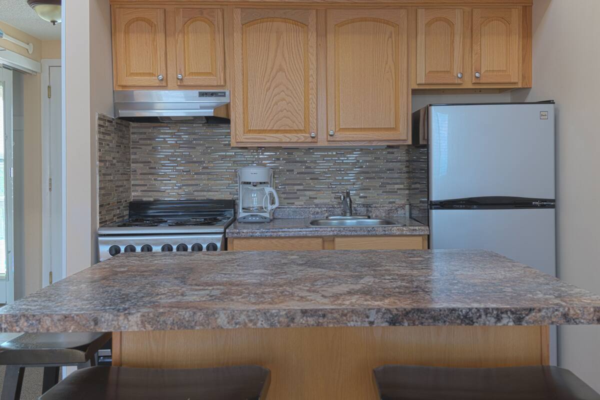 Superior Studio, Bay View | Private kitchen | Full-size fridge, microwave, stovetop, cookware/dishes/utensils