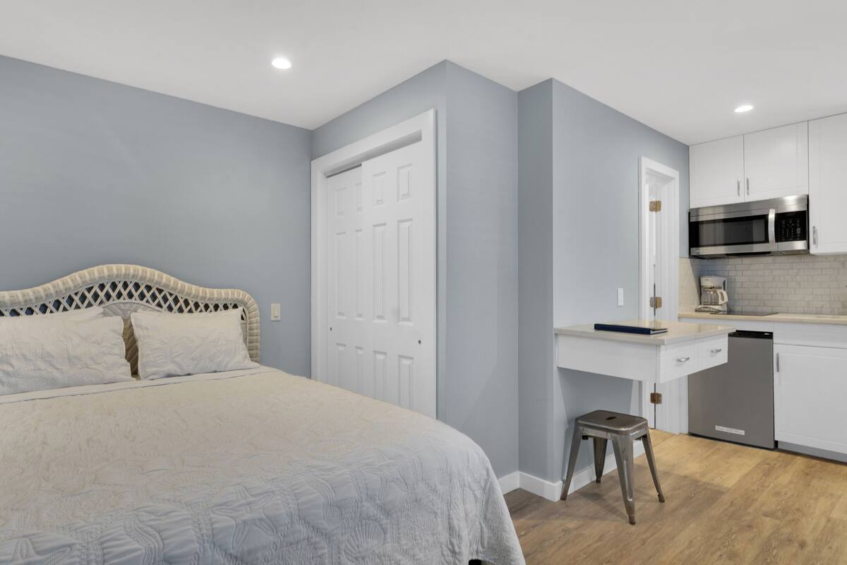 Standard Studio | WiFi (free), bed sheets