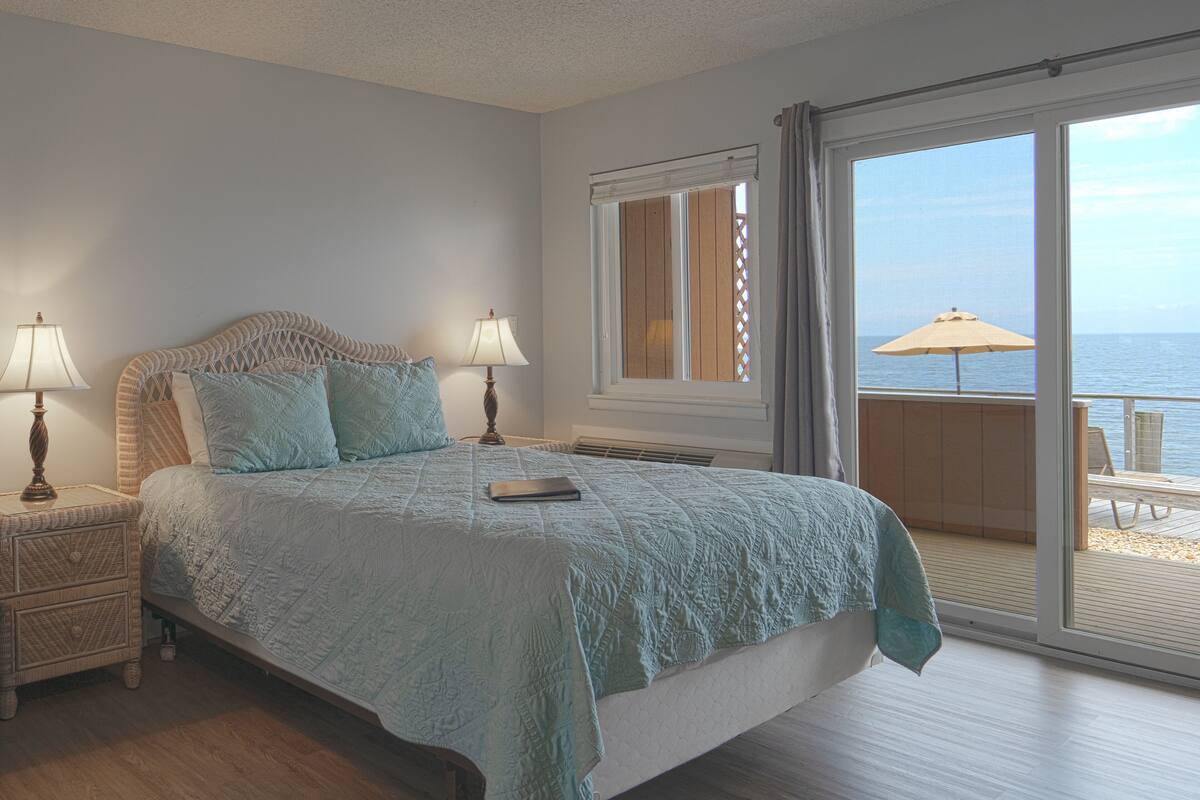 WiFi (free), bed sheets