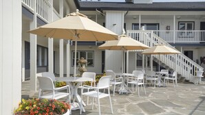 Living area - A Wave Inn (Montauk)