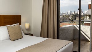 高级公寓, 2 间卧室 | 客房内保险箱、熨斗/熨衣板、免费 WiFi、床单