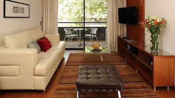 Apartemen Superior, 2 kamar tidur | Area keluarga | Televisi 32-inci dengan saluran TV kabel