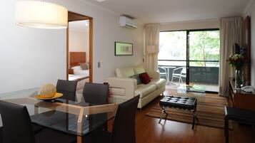 Apartemen Superior, 2 kamar tidur | Dapur pribadi | Lemari es, microwave, pemanggang roti, dan peralatan masak/sendok-piring