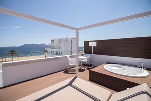Apartamento Deluxe, 1 habitación, terraza, vistas al mar | Vistas al mar