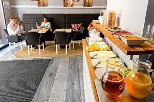 Café da manhã continental grátis todos os dias