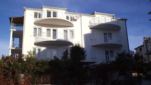 Exterior - Papic (Okrug)