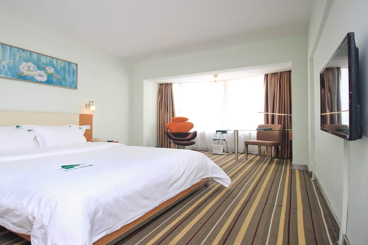 Desk, blackout curtains, free WiFi, wheelchair access