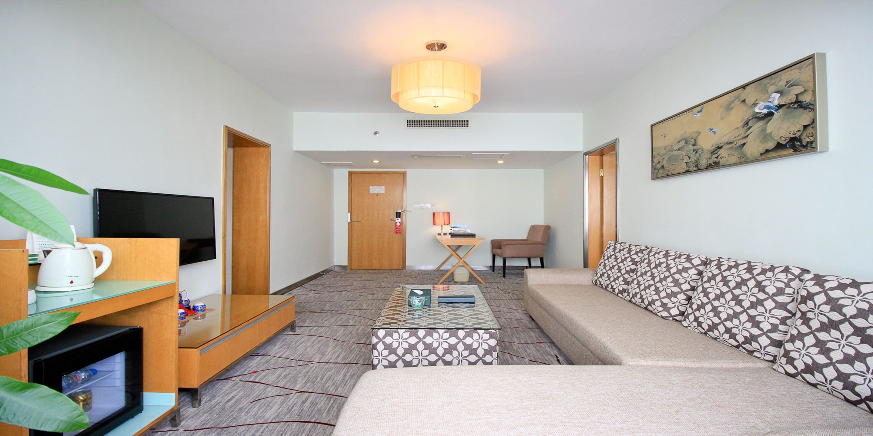 Suite Business | Escritorio, cortinas opacas, wifi gratis y accesible en silla de ruedas