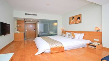 Desk, blackout curtains, free WiFi, wheelchair access