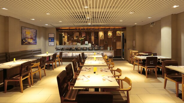 Breakfast, lunch and dinner served - Shenzhen Fortune Hotel (Shenzhen)