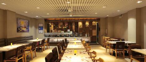 Breakfast, lunch and dinner served