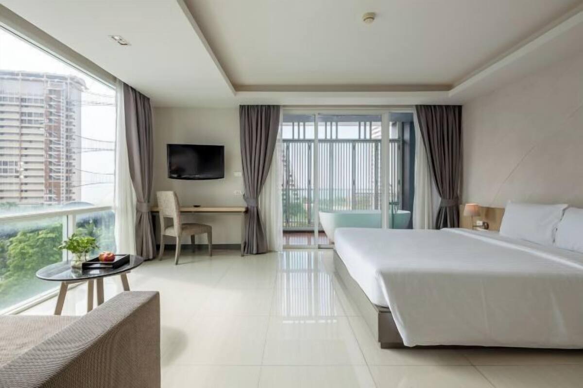 Pillow-top beds, minibar, in-room safe, blackout curtains