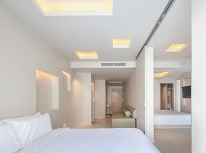 Bedrooms Pool Access