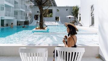 Pool Access | Camas com colchões pillow-top, frigobar, cofres nos quartos