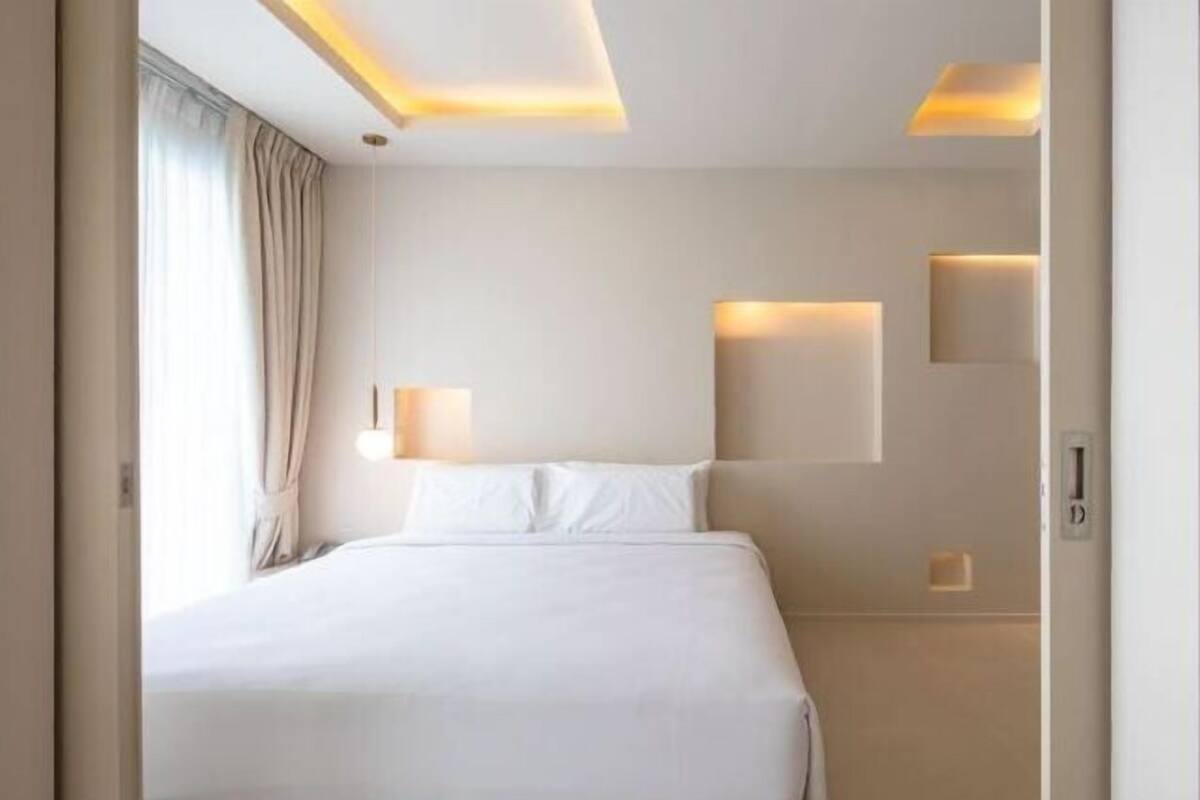 加厚床垫、迷你吧、客房内保险箱、特色装修