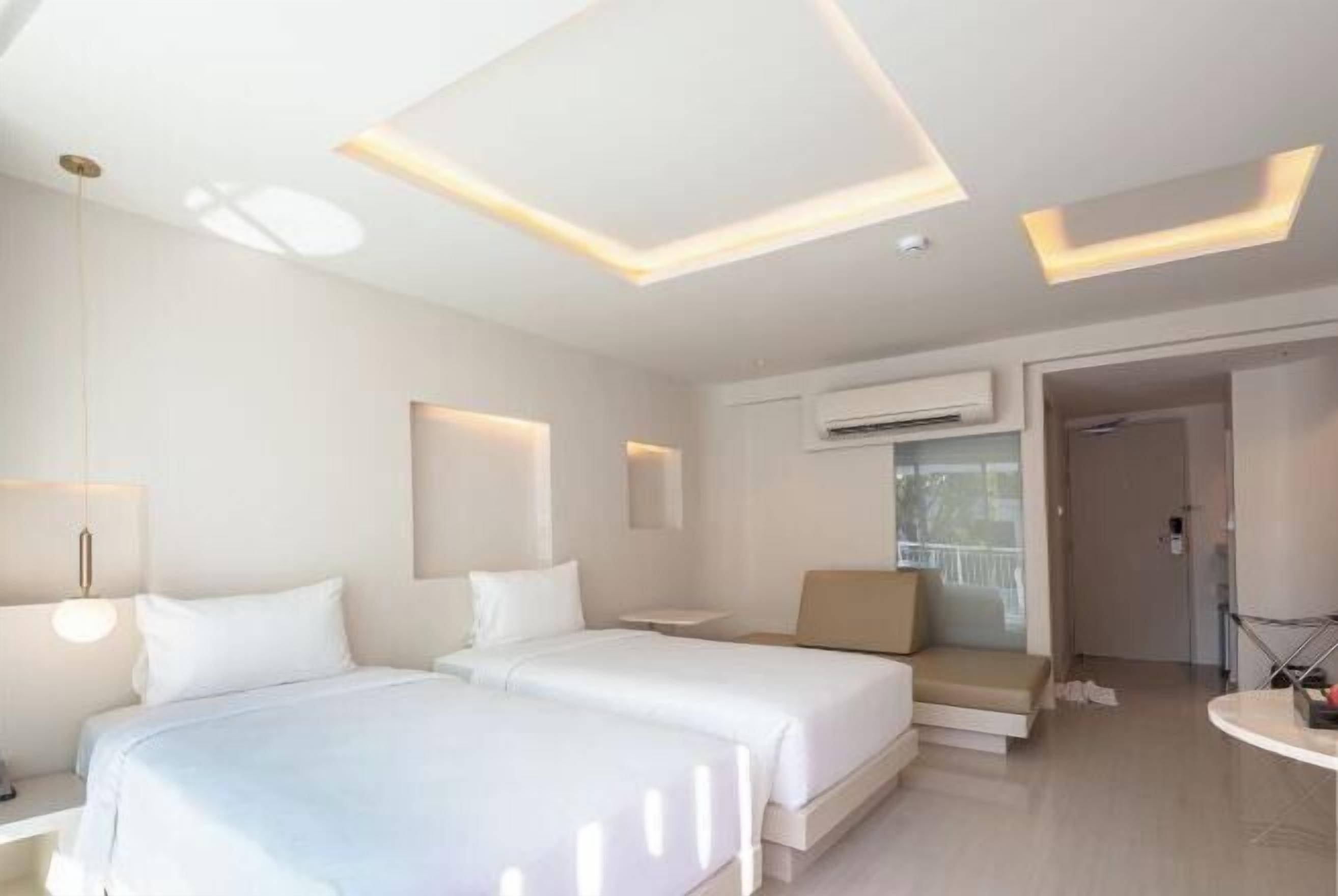 加厚床垫、迷你吧、客房内保险箱、特色装修