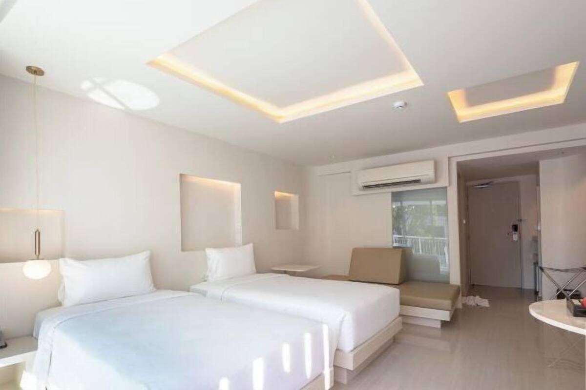 加厚床垫、迷你吧、客房内保险箱、特色装修