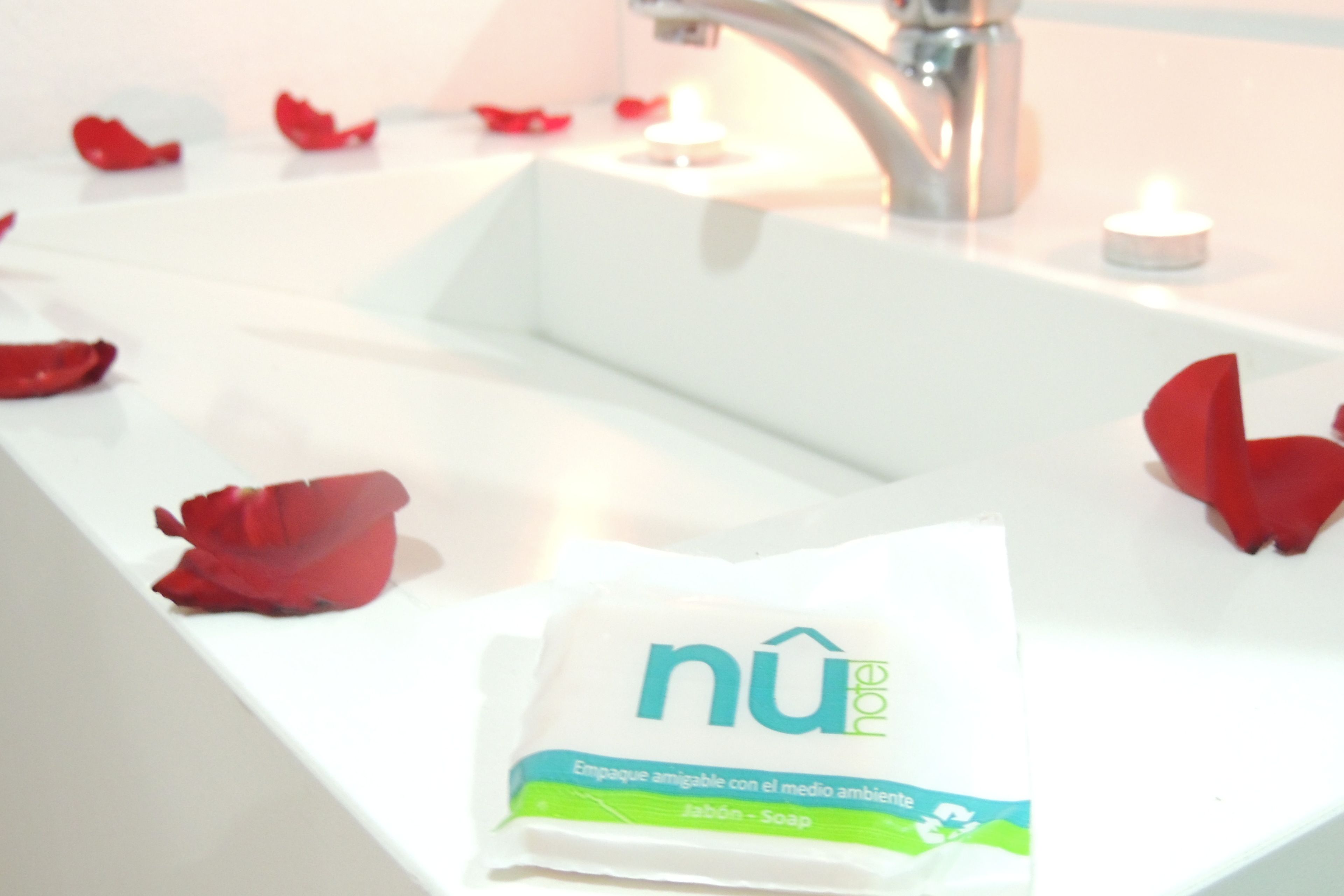 standard room, 1 double bed | bathroom sink