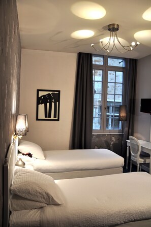 Premium bedding, desk, blackout drapes, free cribs/infant beds - The Originals City, Hôtel La Reine Jeanne, Orthez (Inter-Hotel) (Orthez)