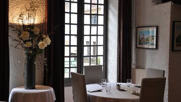 Lunch and dinner served, French cuisine