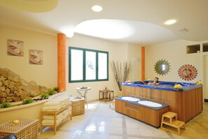 Indoor spa tub