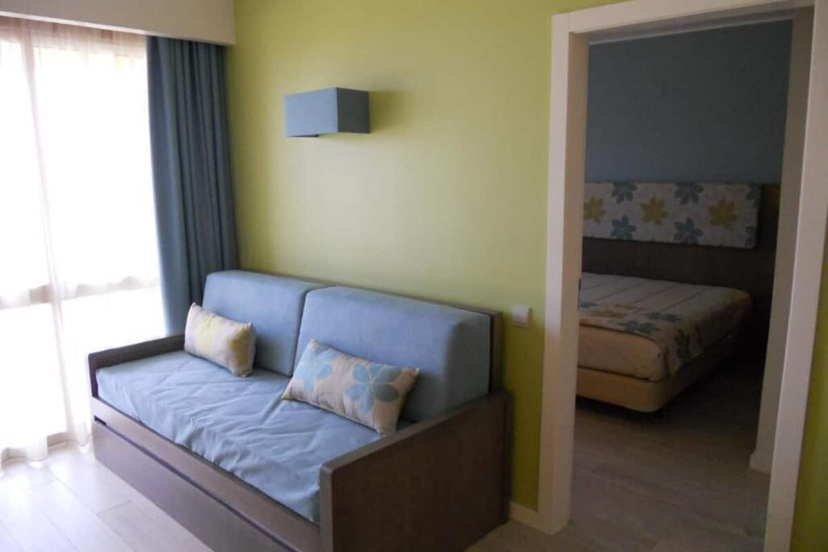 1 bedroom, in-room safe, desk, soundproofing