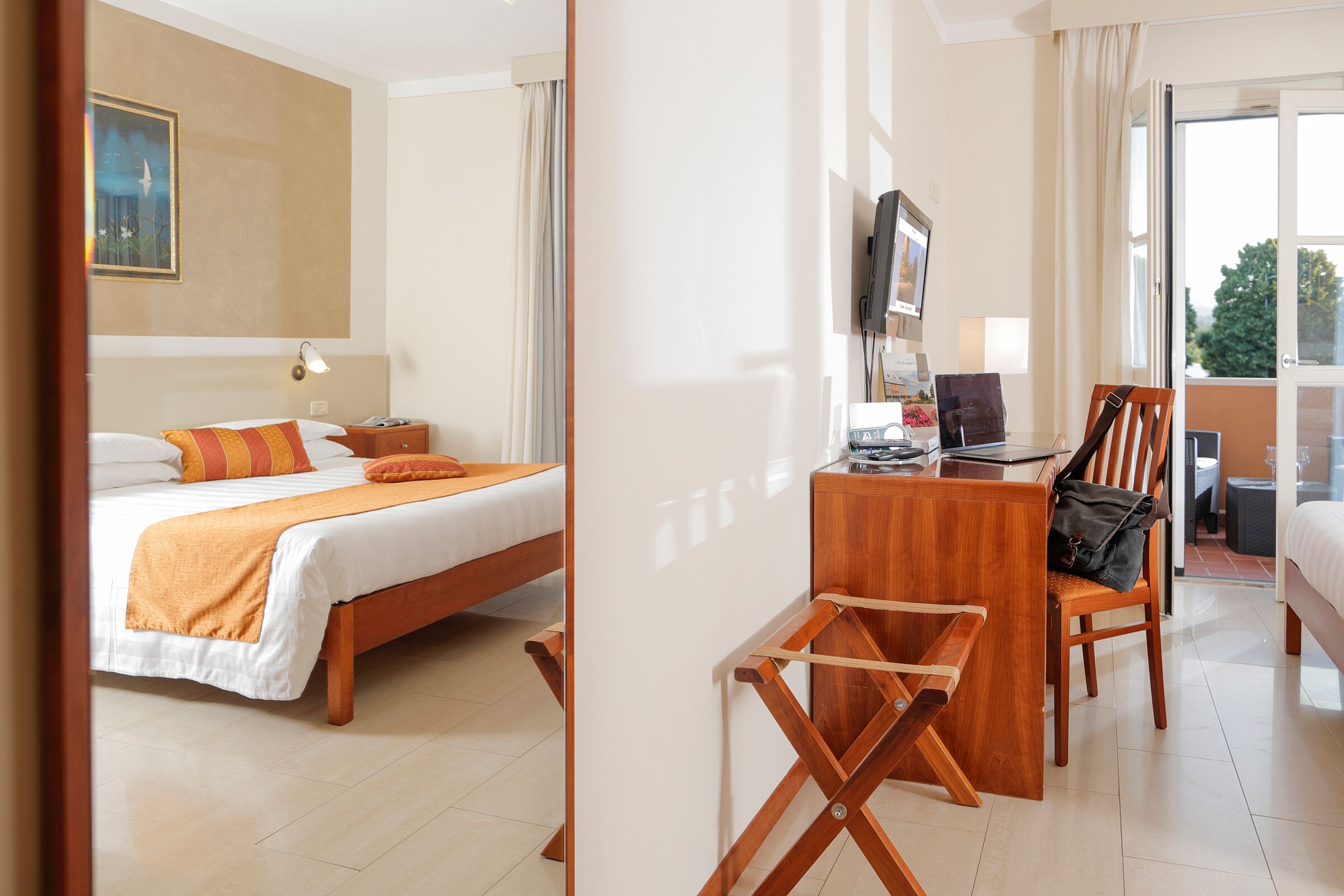 superior double room | 1 bedroom, minibar, in-room safe, desk