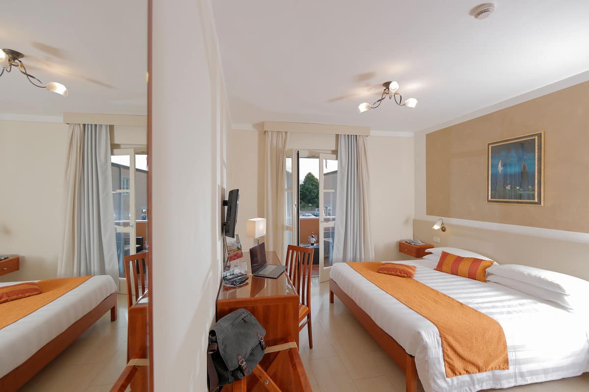 superior double room | 1 bedroom, minibar, in-room safe, desk