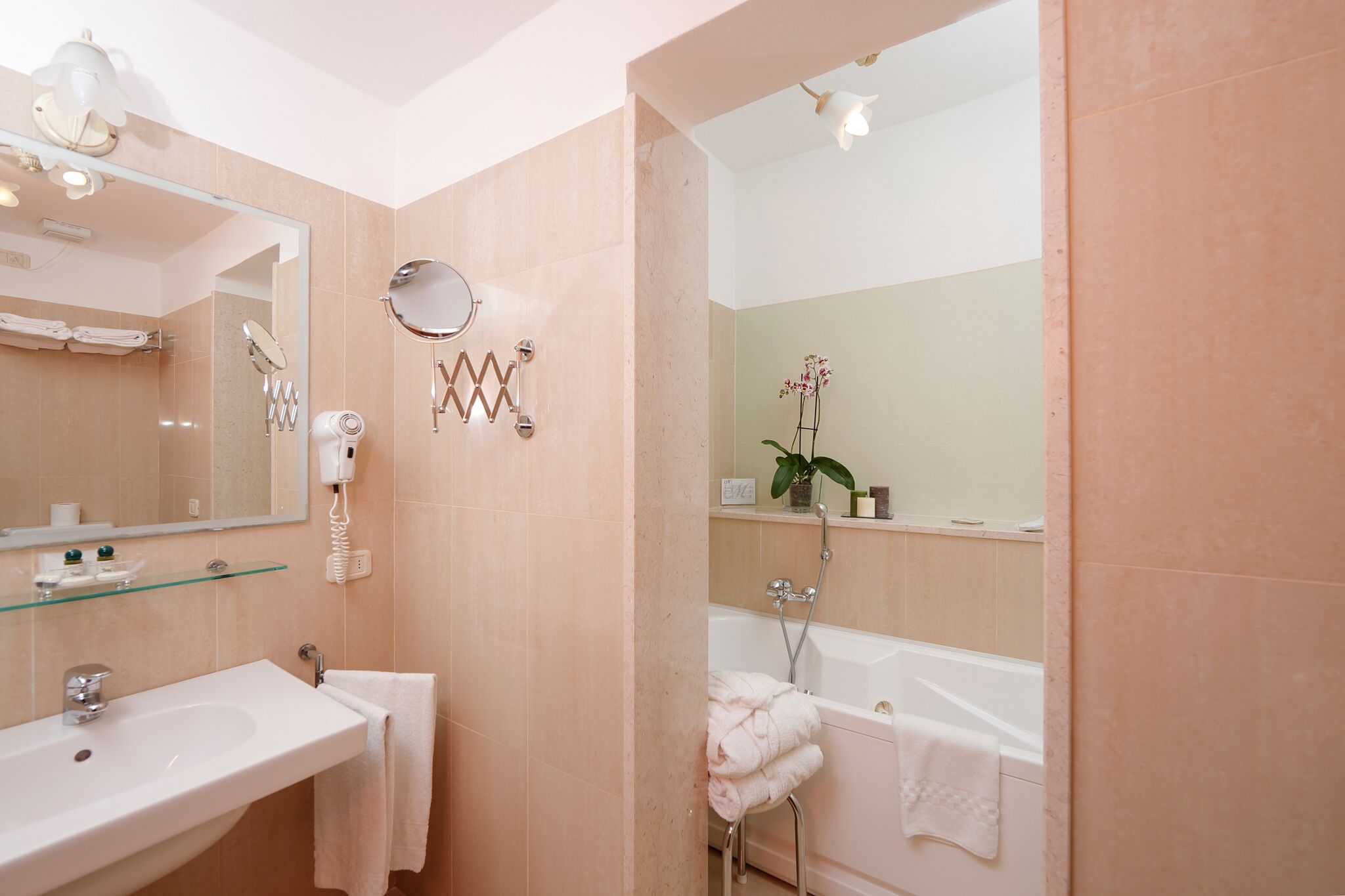 suite | bathroom | jetted bath, hair dryer, bidet, towels