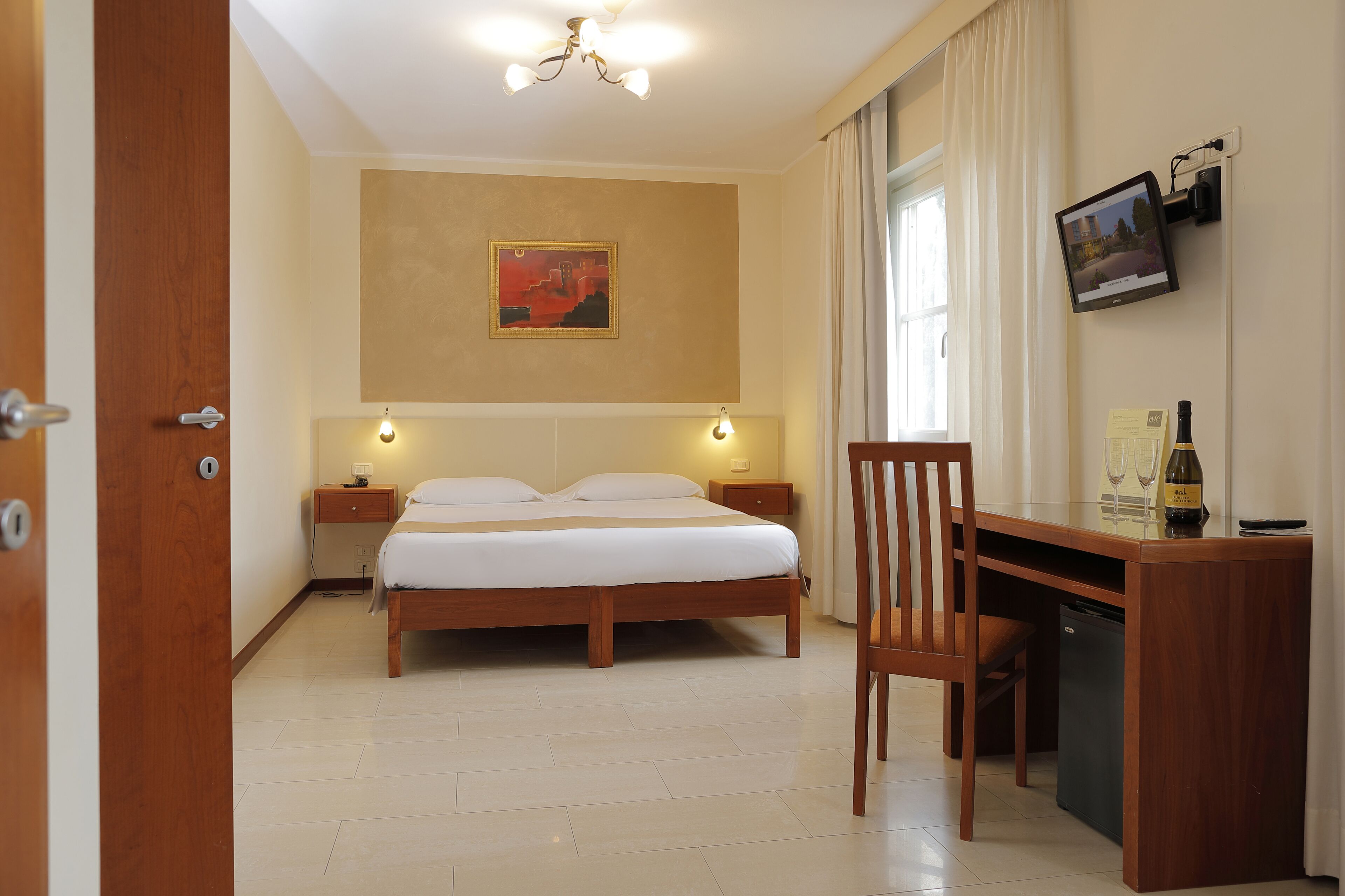 1 bedroom, minibar, in-room safe, desk