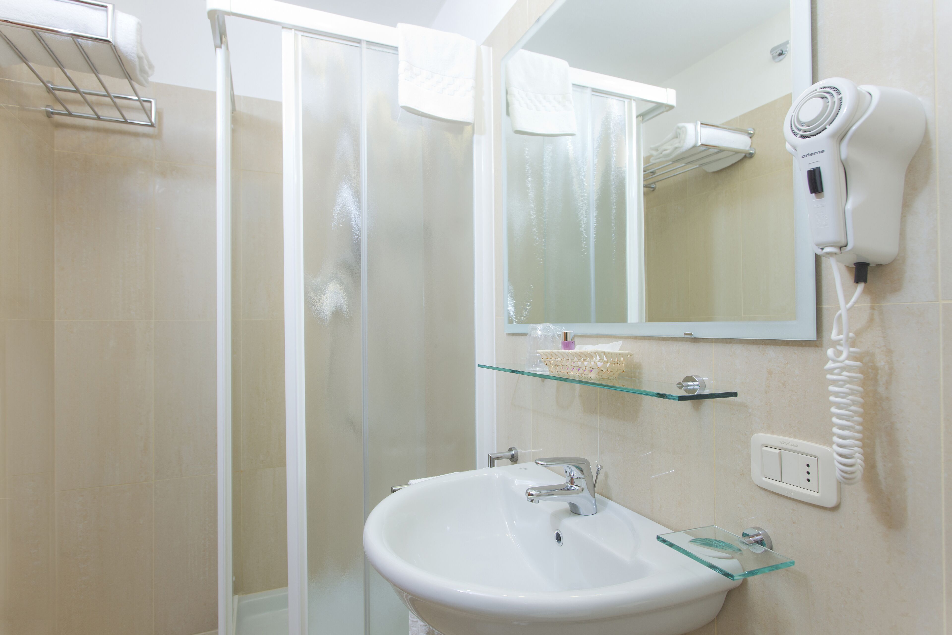 single room | bathroom | jetted bath, hair dryer, bidet, towels