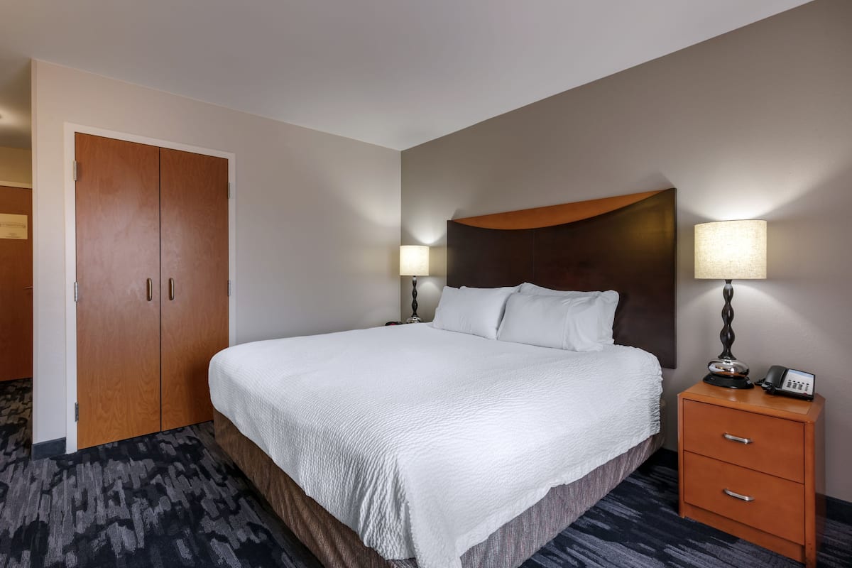 In-room safe, desk, iron/ironing board, free WiFi