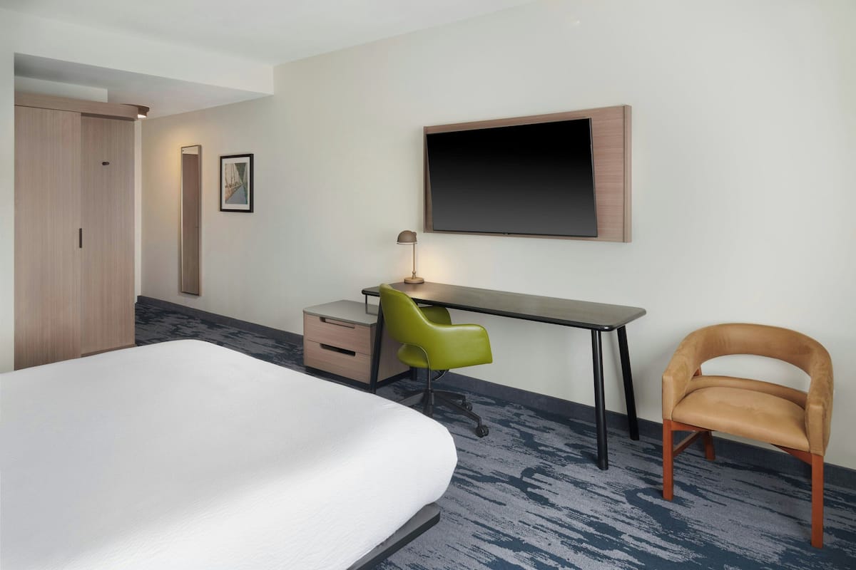 Room, 1 King Bed, Non Smoking | In-room safe, desk, iron/ironing board, free WiFi