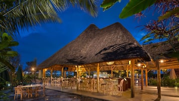 Poolside bar