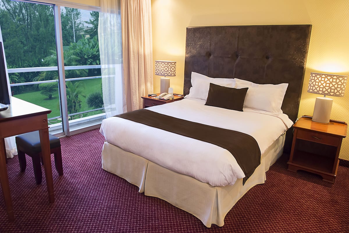 1 bedroom, egyptian cotton sheets, premium bedding, down duvets