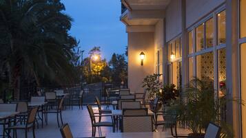 3 restaurants servant le petit déjeuner