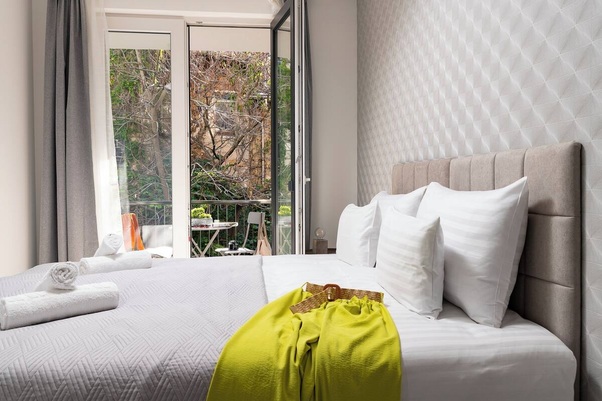 Off-Site One-Bedroom Apartment with Balcony | Hypo-allergenic bedding available, in-room safe, desk, laptop workspace