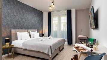 Estudio, balcón (Off-Site) | Ropa de cama hipoalergénica y caja de seguridad en la habitación