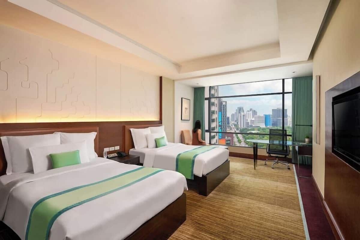 Premium bedding, minibar, in-room safe, desk