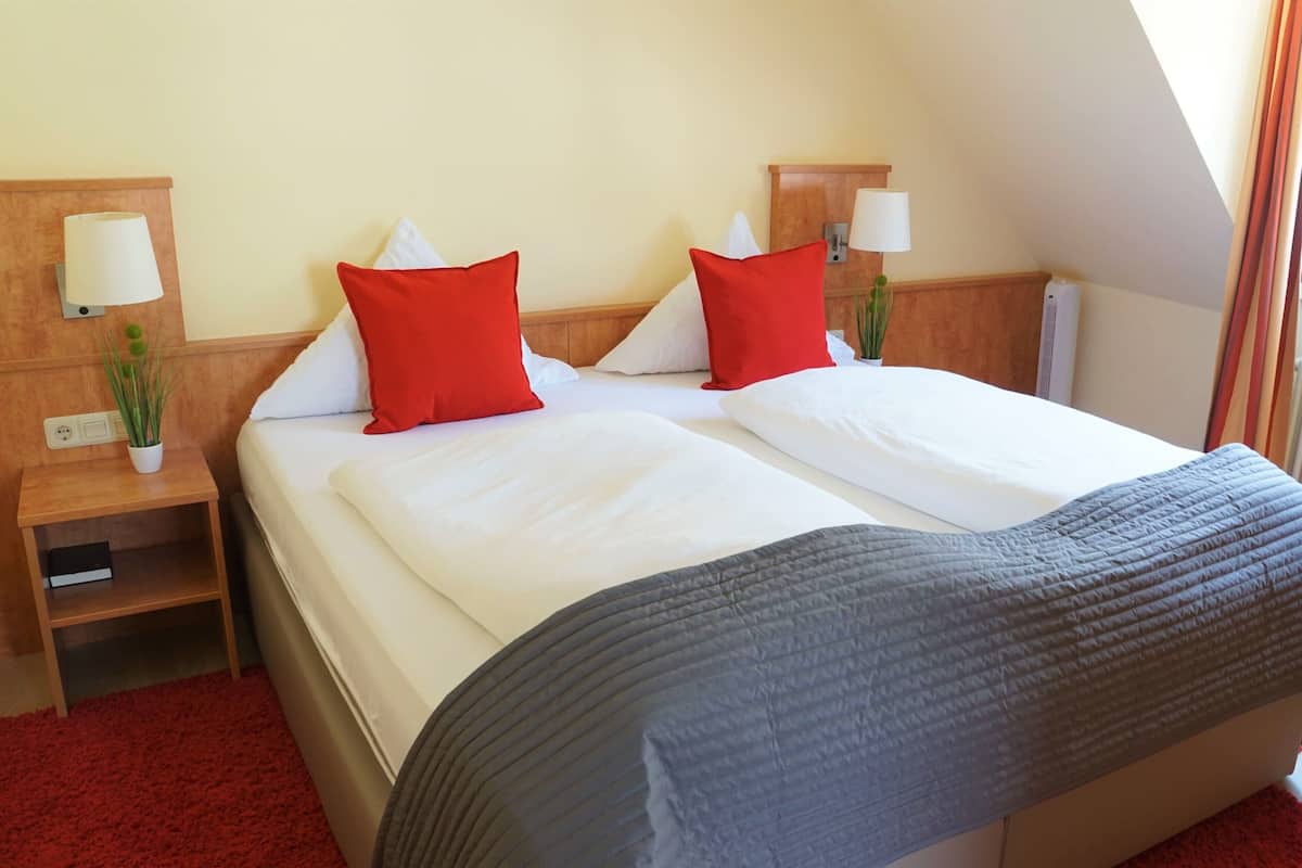 Classic Double Room, Private Bathroom | 1 bedroom