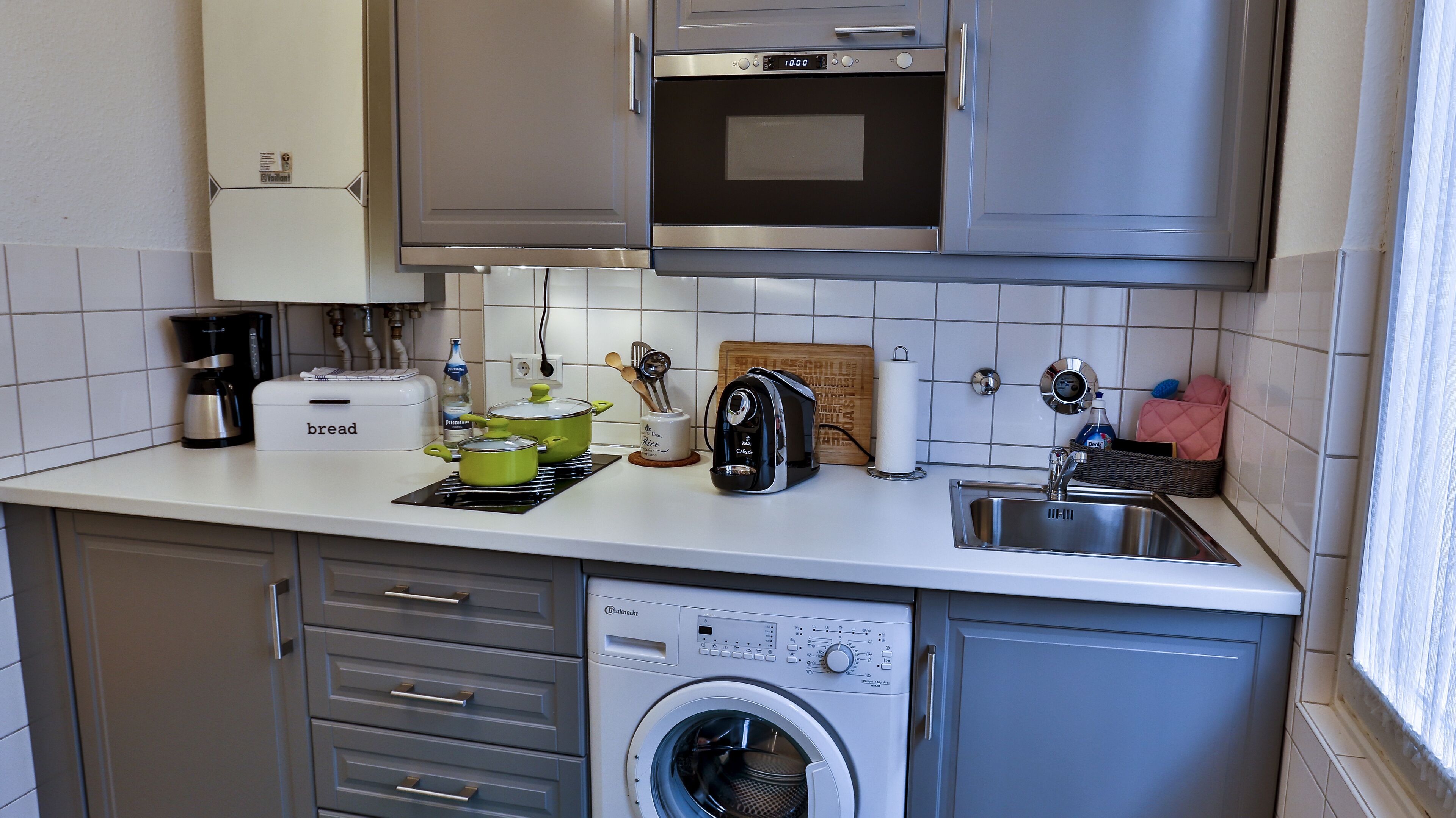 deluxe apartment, private bathroom | private kitchen