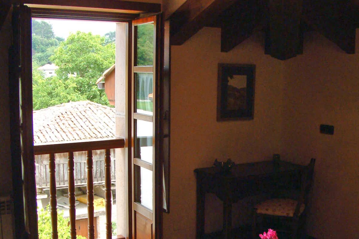 Desk, free cots/infant beds, rollaway beds, free WiFi