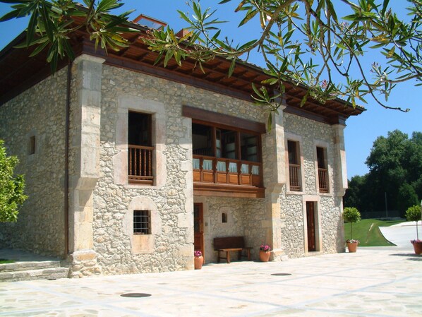 Property entrance - Aldama Golf (Llanes)