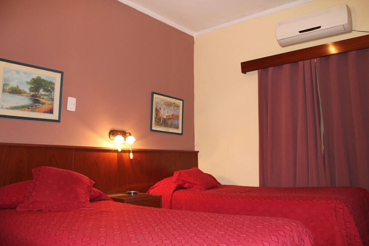 In-room safe, WiFi (free)