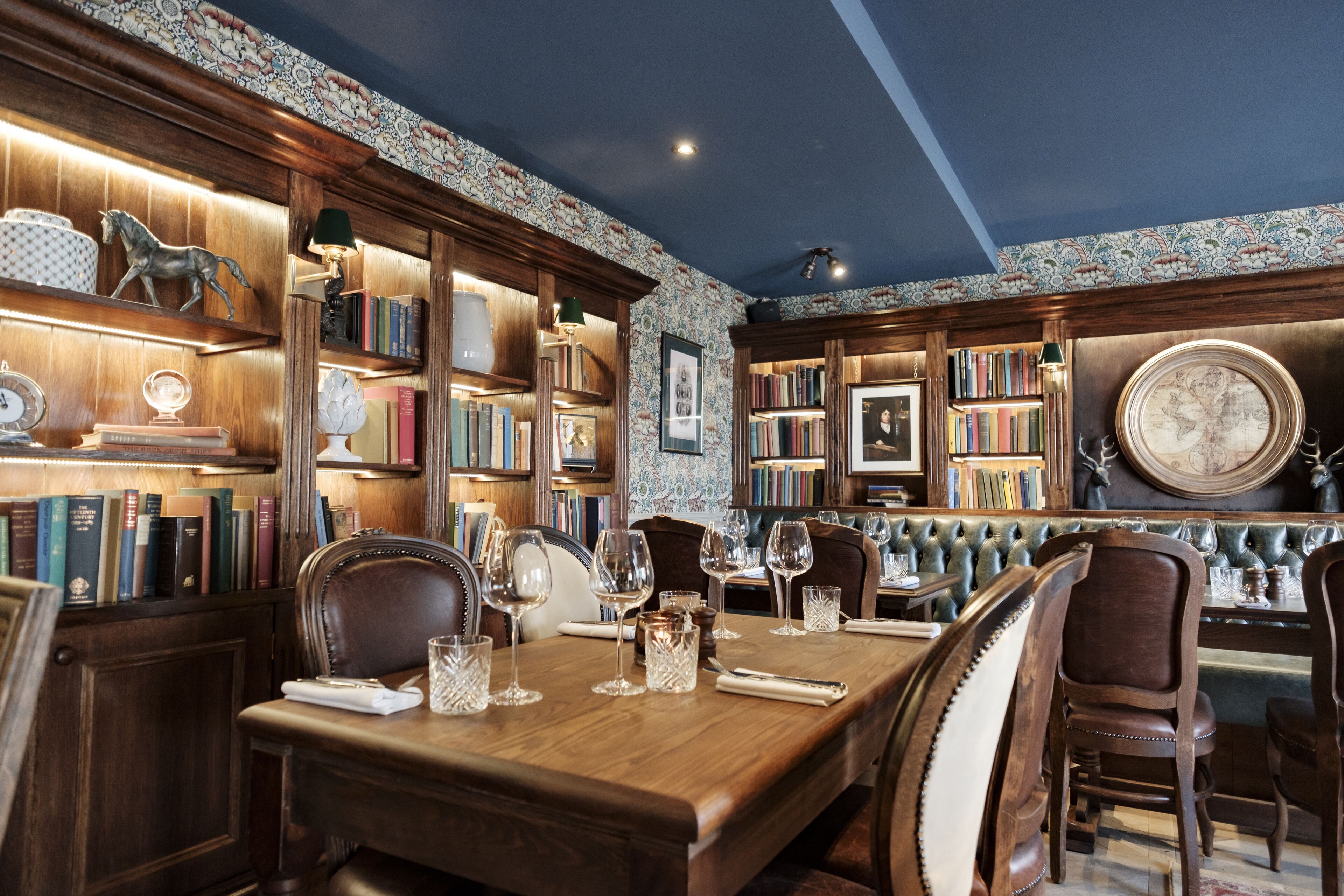 breakfast, lunch, dinner served; british cuisine