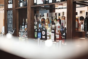 Breakfast, lunch and dinner served - The Bear of Burton (Christchurch)