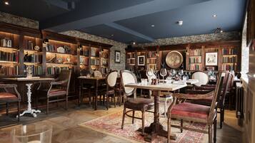 Breakfast, lunch, dinner served; British cuisine