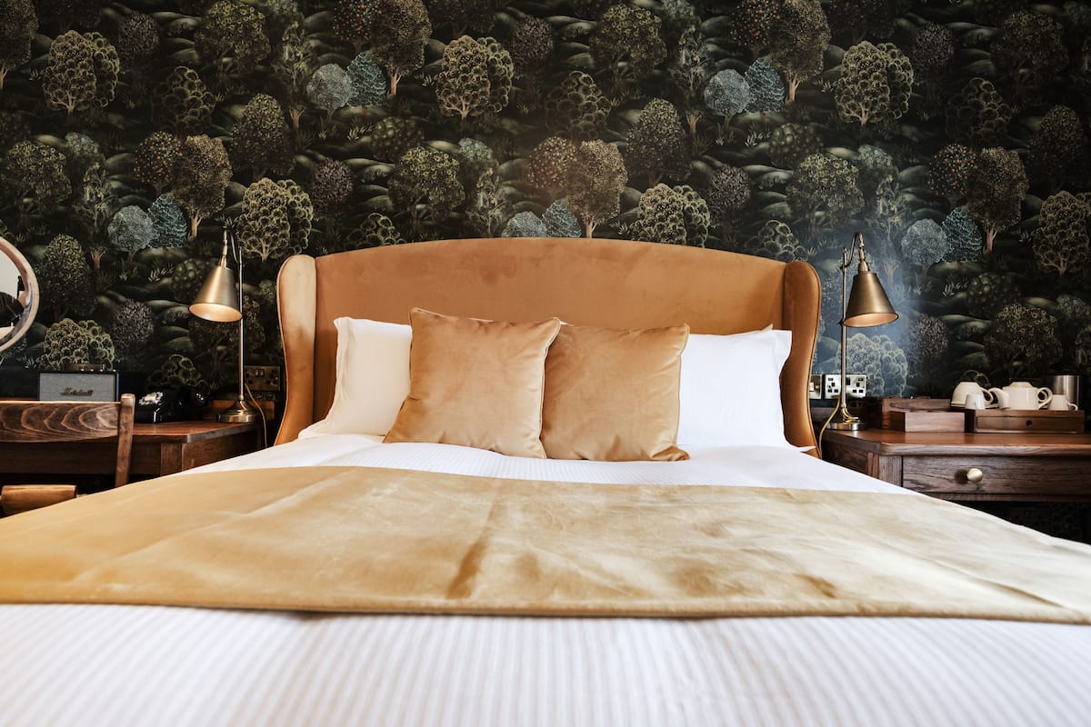 comfort double room | individually decorated, individually furnished, desk, iron/ironing board