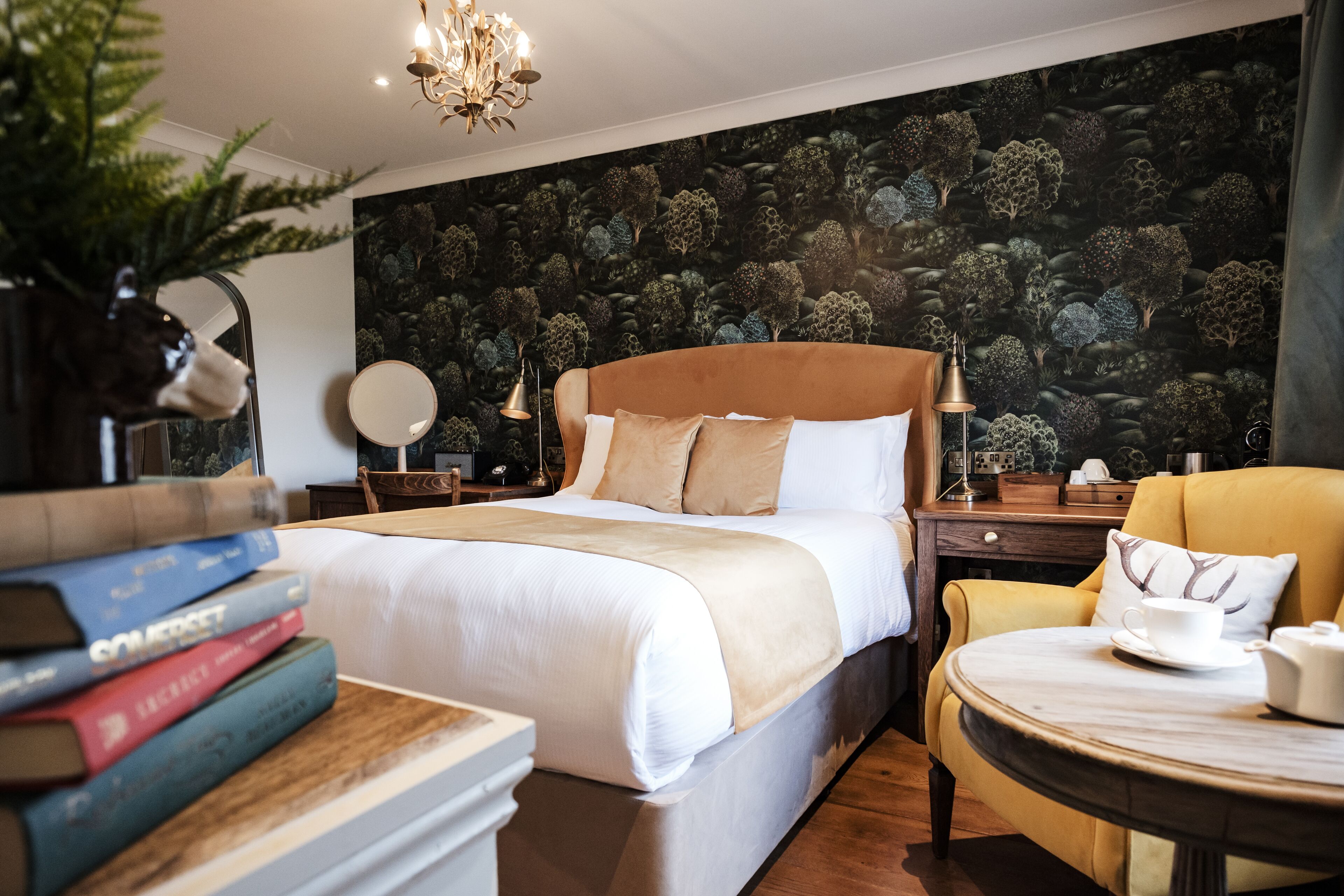 comfort double room | individually decorated, individually furnished, desk, iron/ironing board