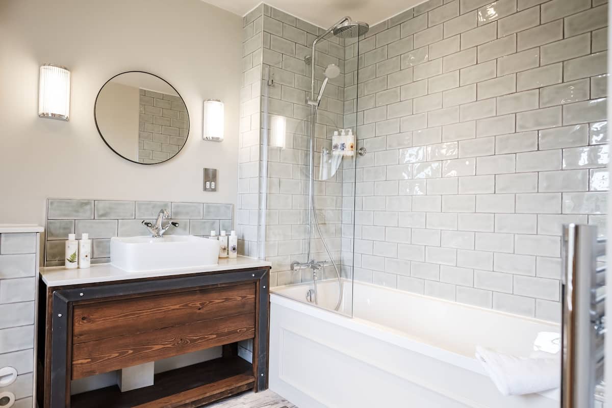 deluxe double room | bathroom | deep-soaking bathtub, free toiletries, hair dryer, bathrobes